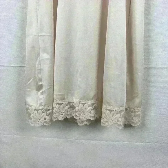 Lovely LACE Vintage LORRAINE Full SLIP Silky Nylon Floral Lace Size 34 Tall - Picture 7 of 10